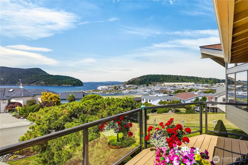 5008 Dundee Drive Anacortes WA 98221