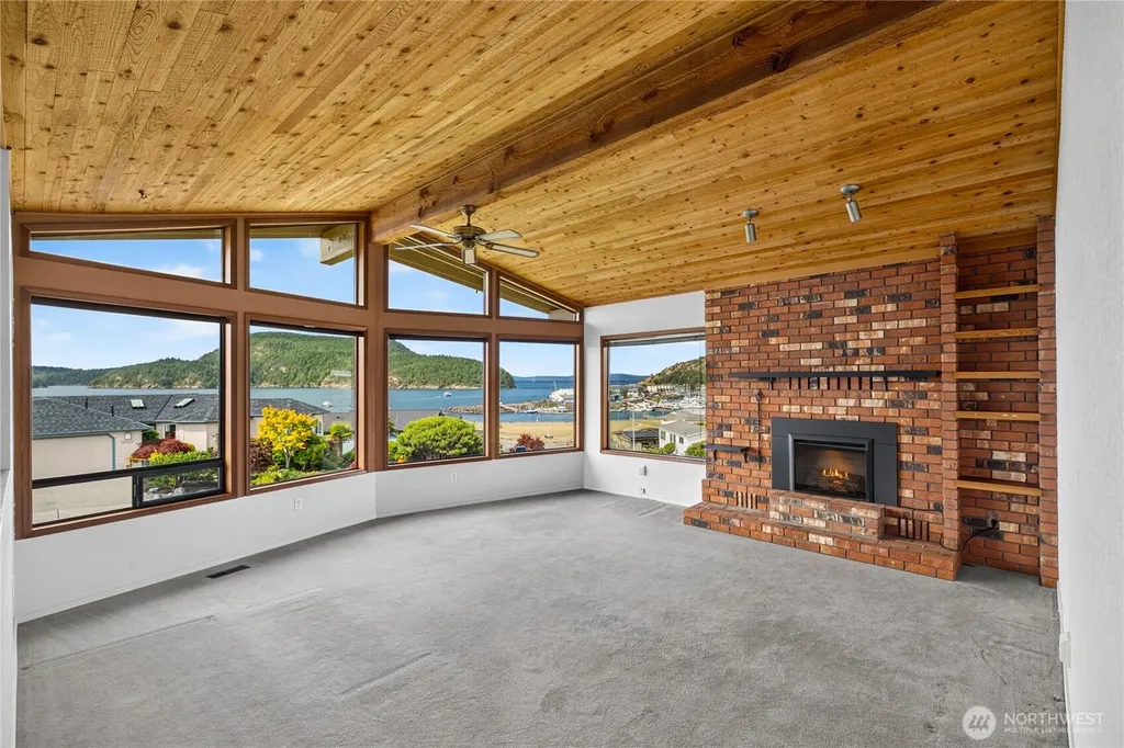 5008 Dundee Drive Anacortes WA 98221
