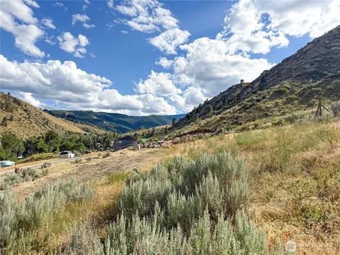 224 Hillcreek Lane Wenatchee WA 98801