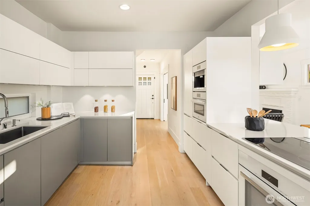 2612 1st Avenue N Seattle WA 98109