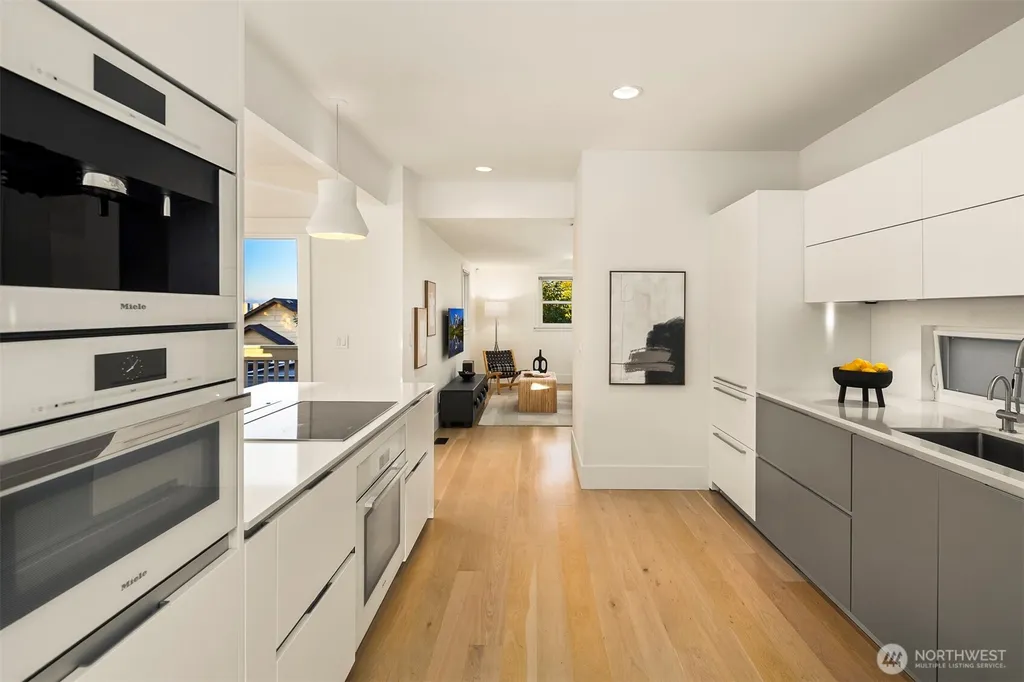 2612 1st Avenue N Seattle WA 98109