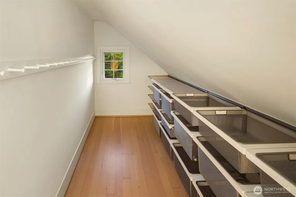 2612 1st Avenue N Seattle WA 98109