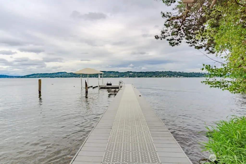 8568 Sand Point Way NE Seattle WA 98115