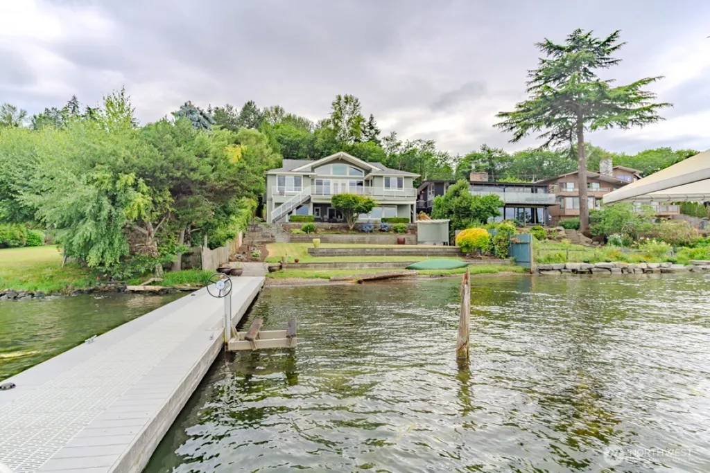 8568 Sand Point Way NE Seattle WA 98115