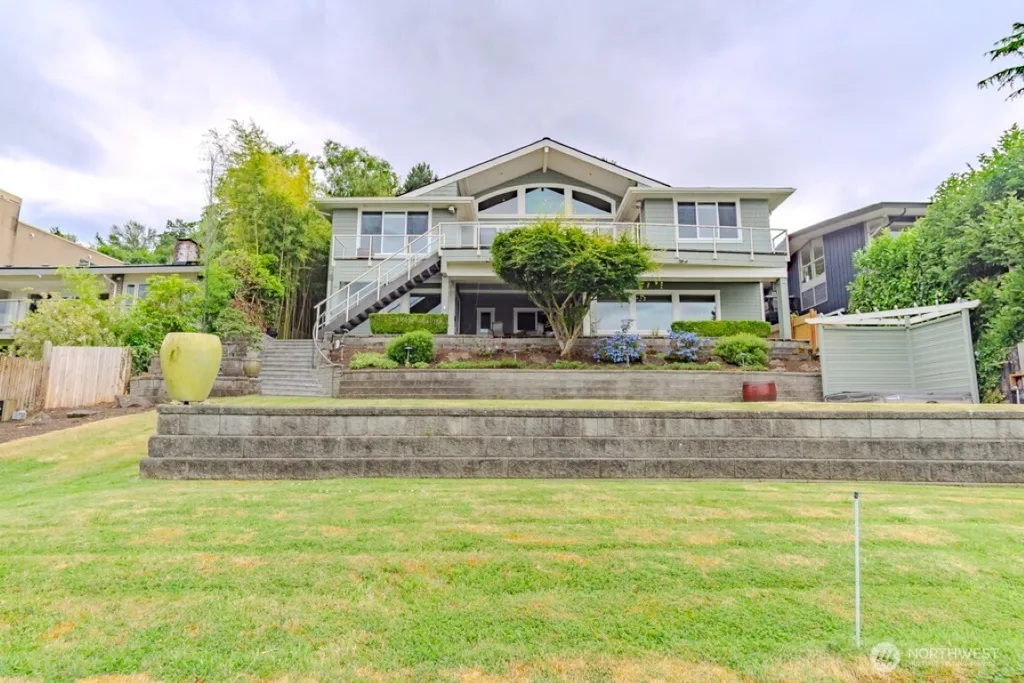 8568 Sand Point Way NE Seattle WA 98115