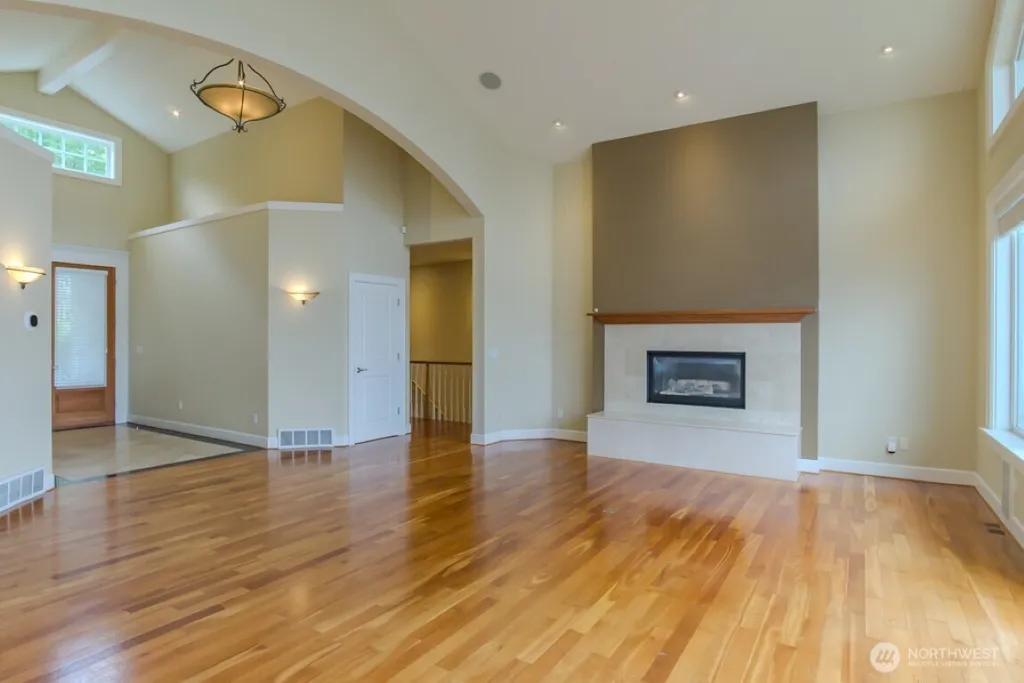 8568 Sand Point Way NE Seattle WA 98115