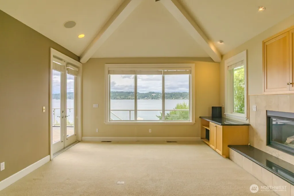 8568 Sand Point Way NE Seattle WA 98115
