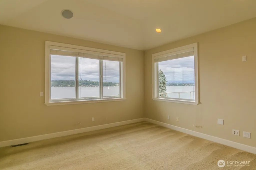 8568 Sand Point Way NE Seattle WA 98115