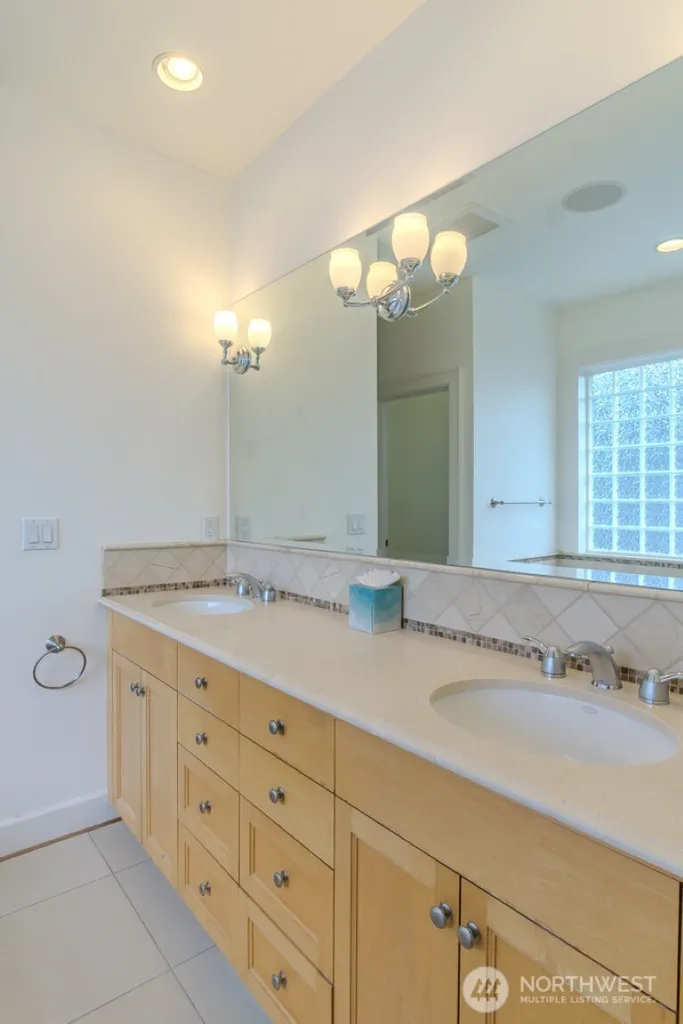 8568 Sand Point Way NE Seattle WA 98115