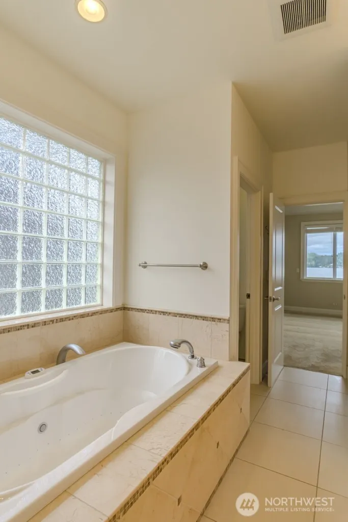 8568 Sand Point Way NE Seattle WA 98115