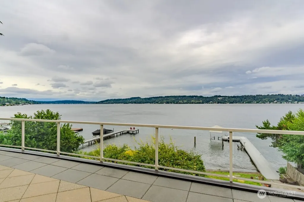 8568 Sand Point Way NE Seattle WA 98115