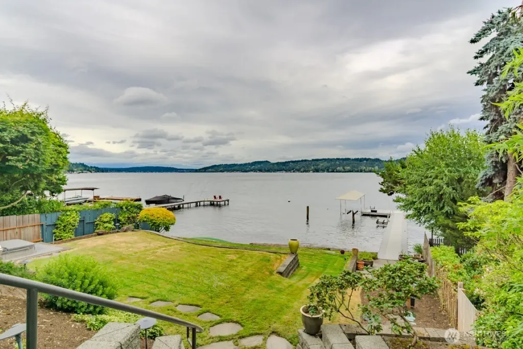 8568 Sand Point Way NE Seattle WA 98115