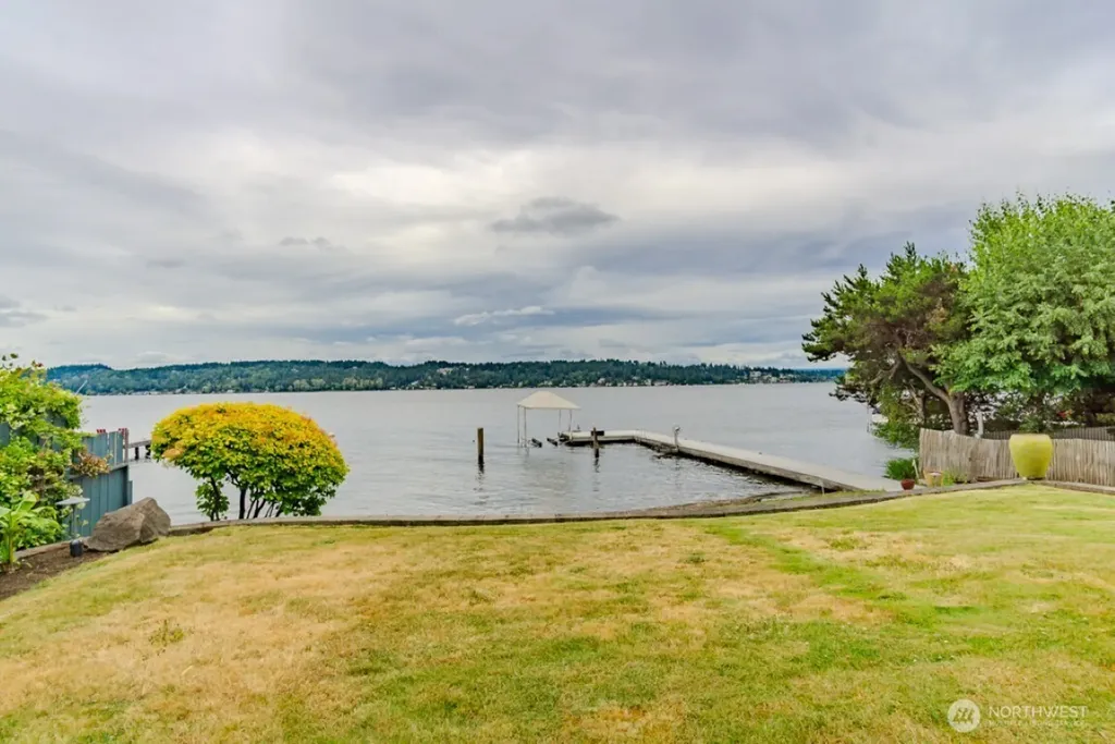 8568 Sand Point Way NE Seattle WA 98115