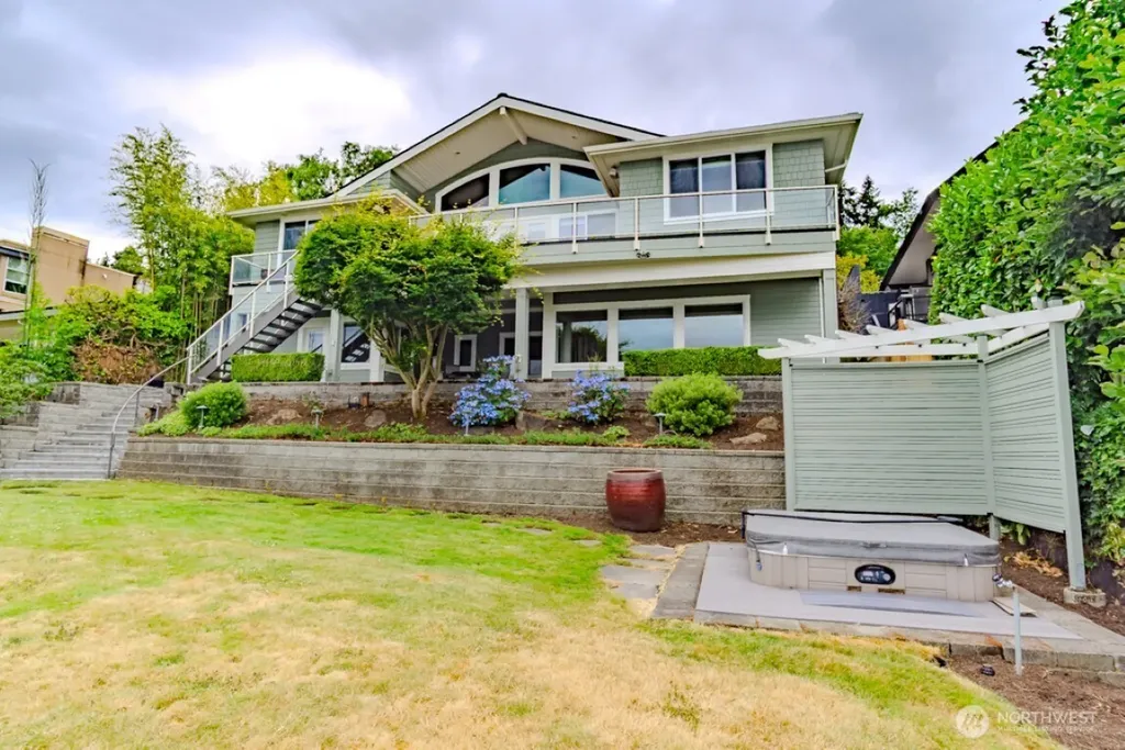 8568 Sand Point Way NE Seattle WA 98115