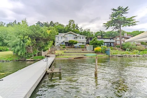 8568 Sand Point Way NE Seattle WA 98115
