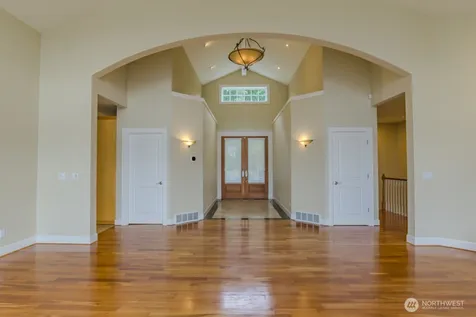 8568 Sand Point Way NE Seattle WA 98115