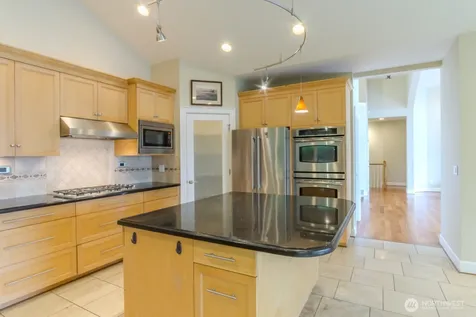 8568 Sand Point Way NE Seattle WA 98115