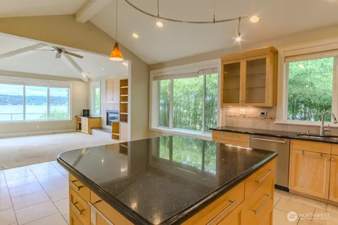 8568 Sand Point Way NE Seattle WA 98115