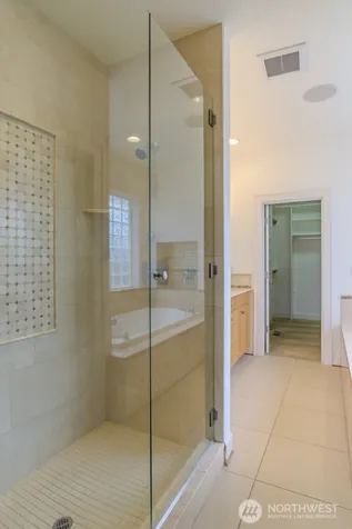 8568 Sand Point Way NE Seattle WA 98115