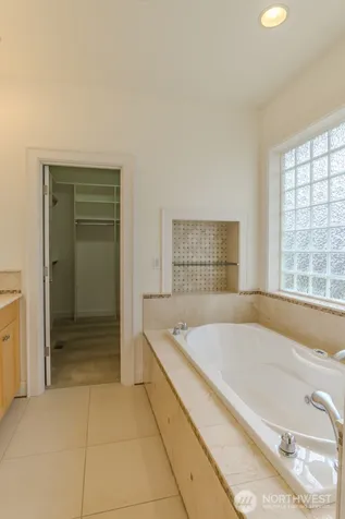 8568 Sand Point Way NE Seattle WA 98115