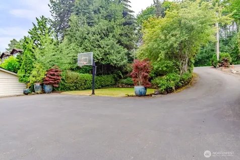 8568 Sand Point Way NE Seattle WA 98115
