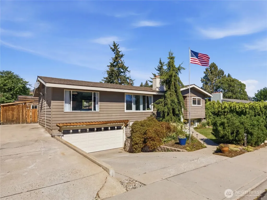 1116 Wedgewood Avenue Wenatchee WA 98801