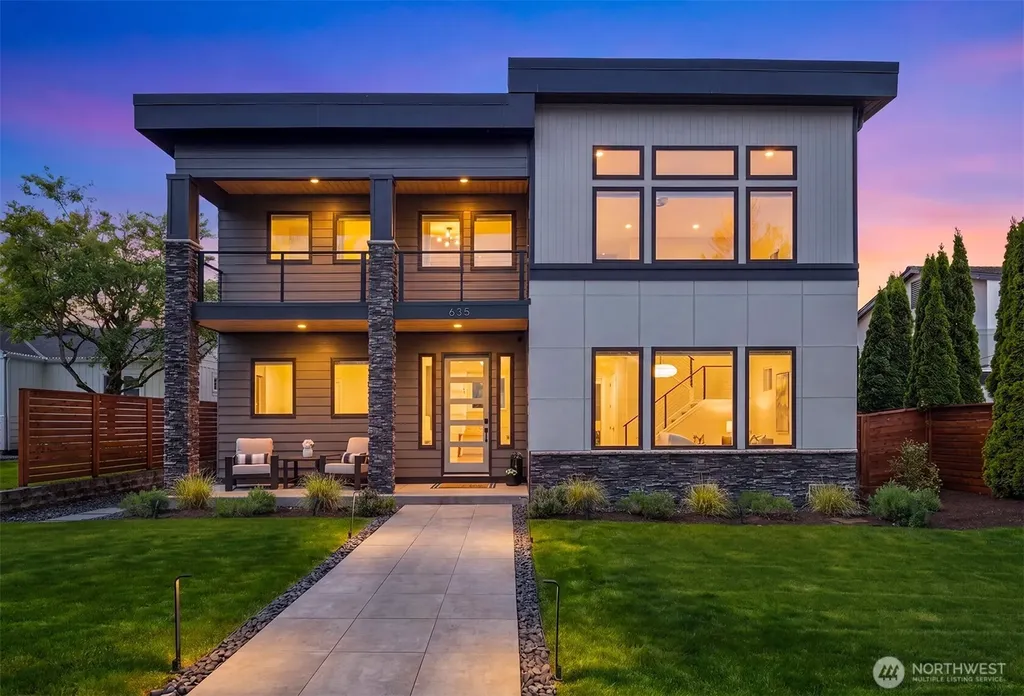 635 17th Avenue W Kirkland WA 98033
