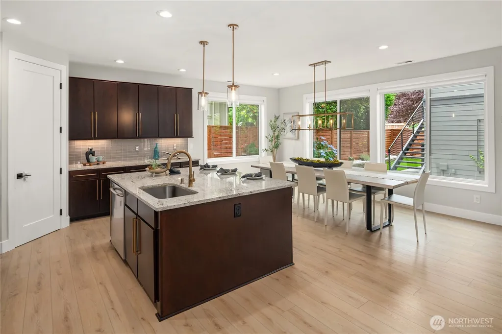 635 17th Avenue W Kirkland WA 98033