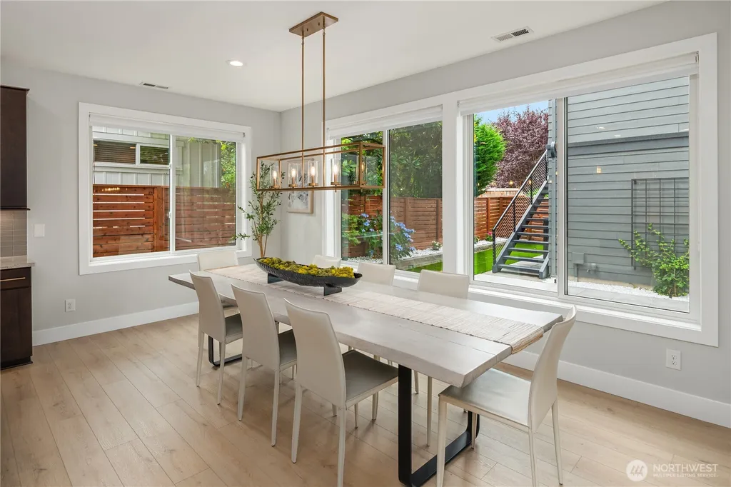 635 17th Avenue W Kirkland WA 98033