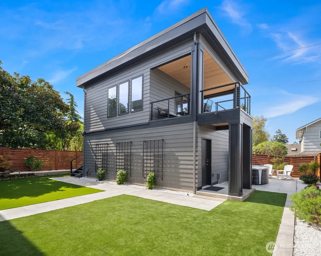 635 17th Avenue W Kirkland WA 98033