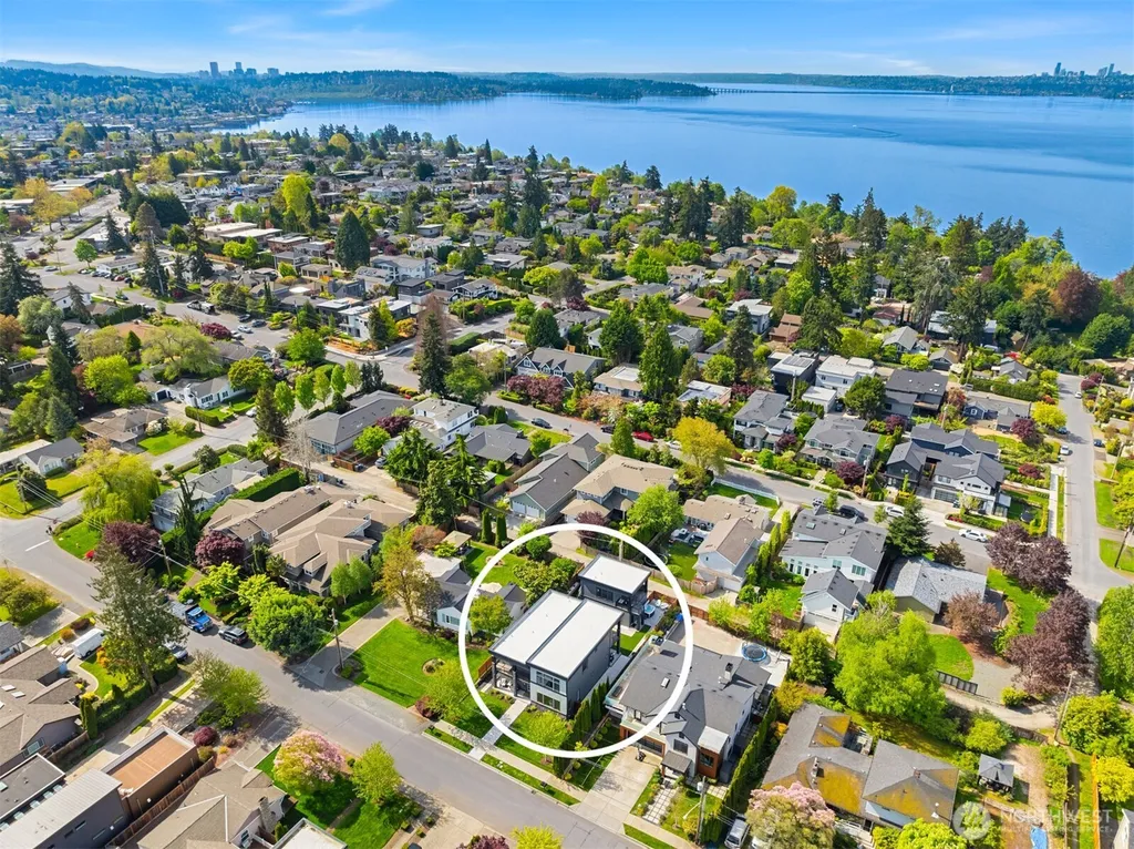635 17th Avenue W Kirkland WA 98033