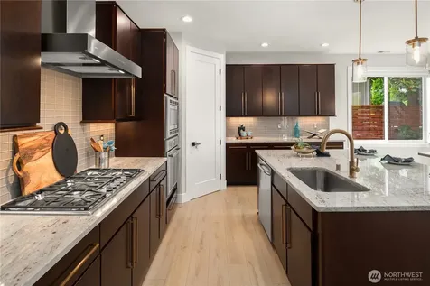 635 17th Avenue W Kirkland WA 98033