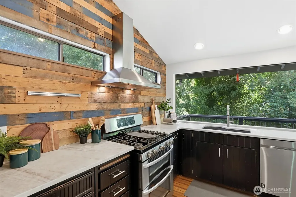 31650 36th Avenue SW Federal Way WA 98023