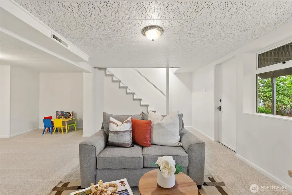 15805 SE 12th Place Bellevue WA 98008