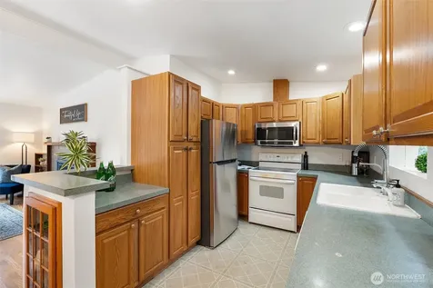 15805 SE 12th Place Bellevue WA 98008