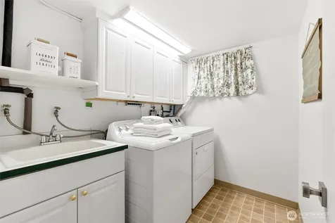 15805 SE 12th Place Bellevue WA 98008
