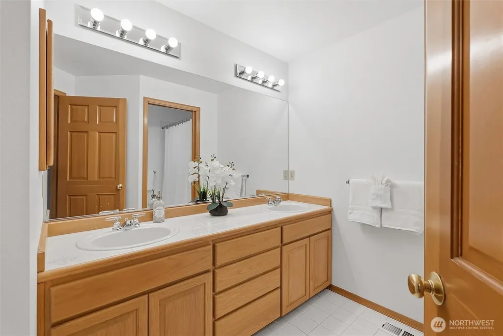 19611 NE 129th Way Woodinville WA 98077