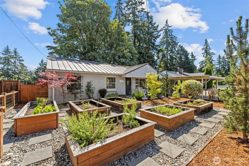 18218 Palatine Avenue N Shoreline WA 98133