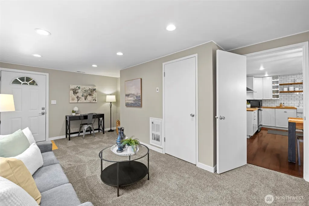 18218 Palatine Avenue N Shoreline WA 98133