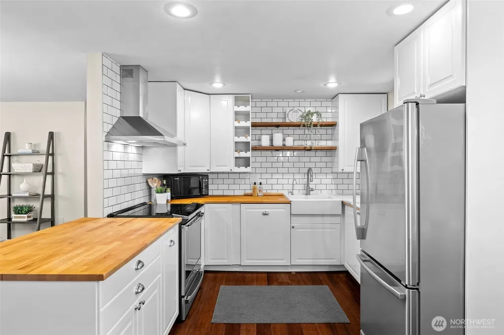 18218 Palatine Avenue N Shoreline WA 98133