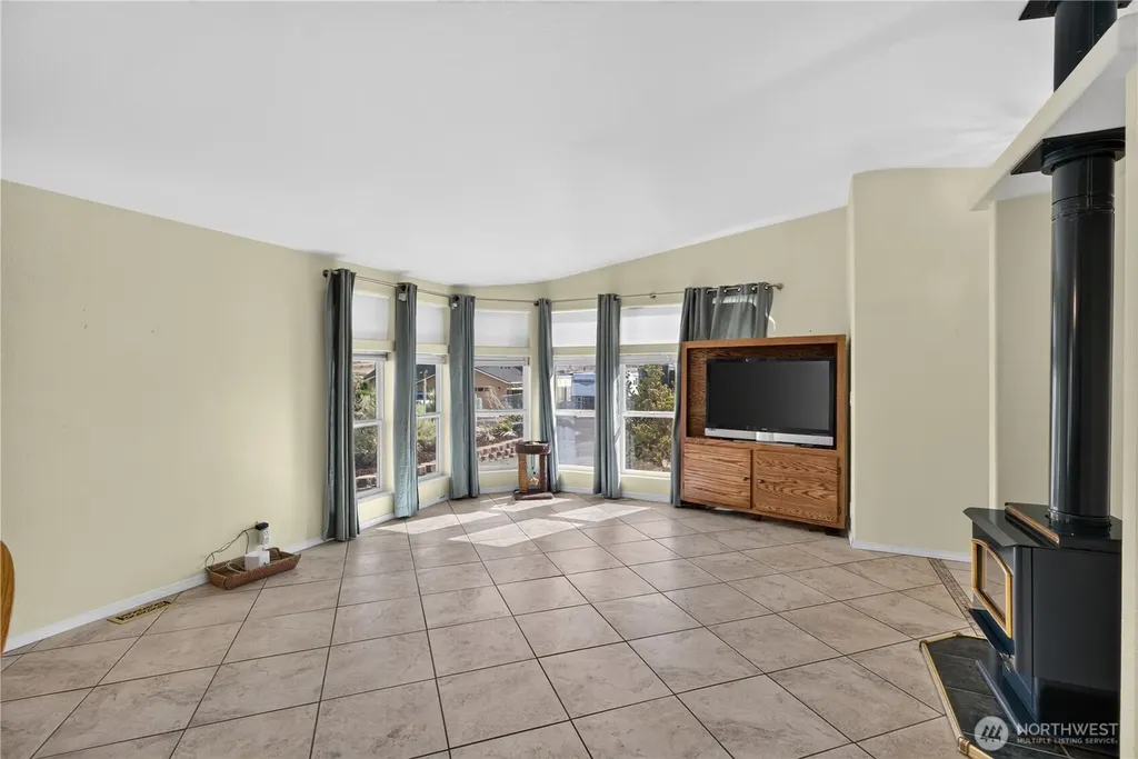 105 Edgewater Way SW Mattawa WA 99349
