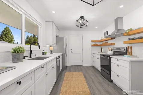 6716 Penny Lane Lynnwood WA 98036
