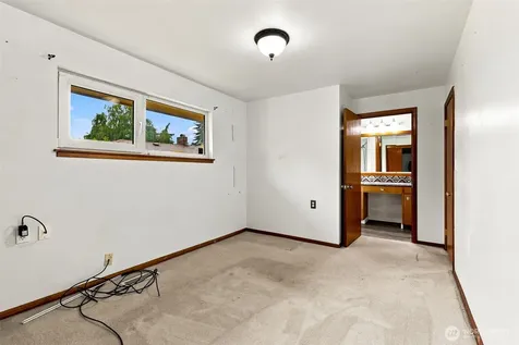 2323 N Highland Street Tacoma WA 98406