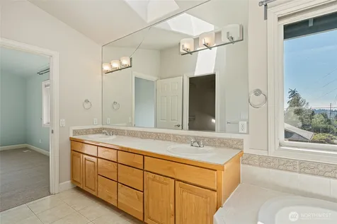 11633 SE 76th Court Newcastle WA 98056