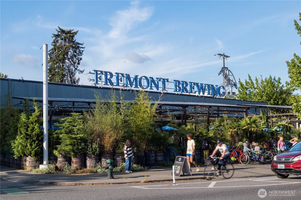 3648 Whitman Avenue N Seattle WA 98103