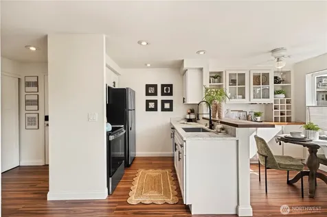 3648 Whitman Avenue N Seattle WA 98103