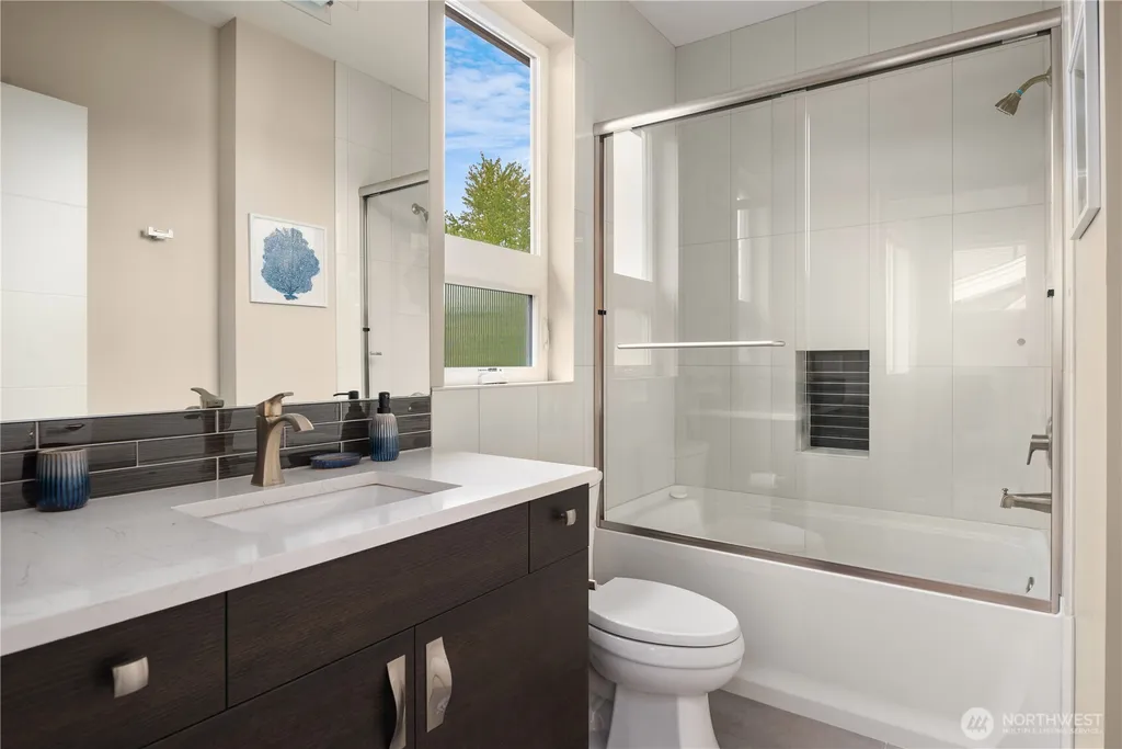 1527 Lyons Avenue NE Renton WA 98059
