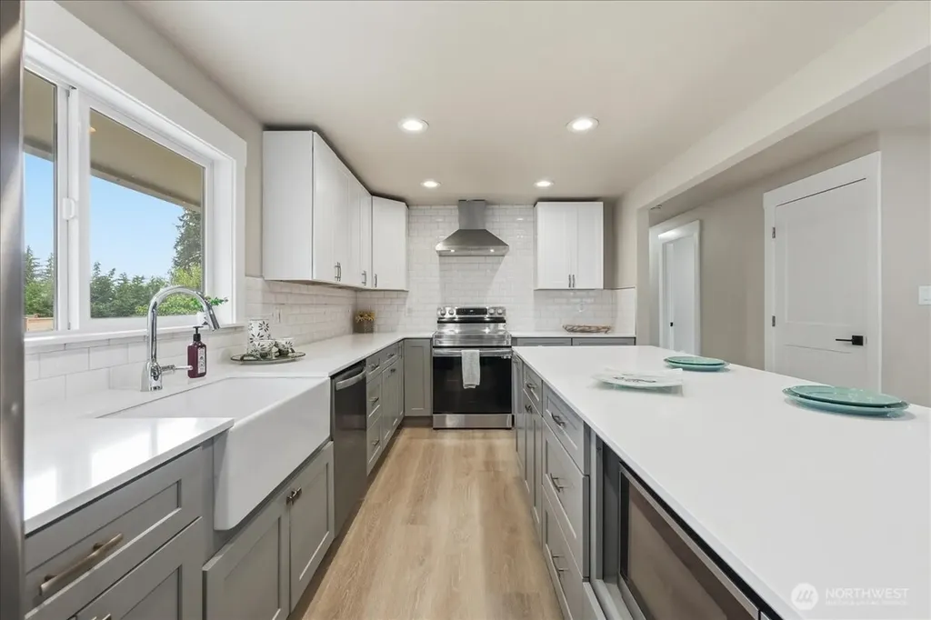 1724 N Narrows Drive Tacoma WA 98406
