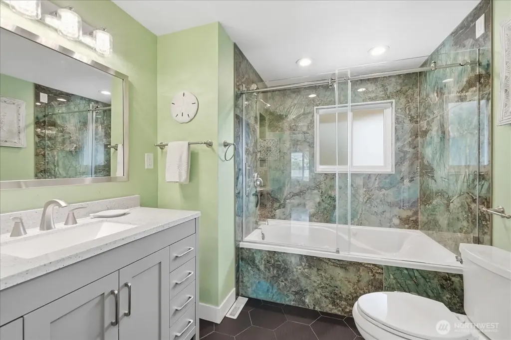1724 N Narrows Drive Tacoma WA 98406