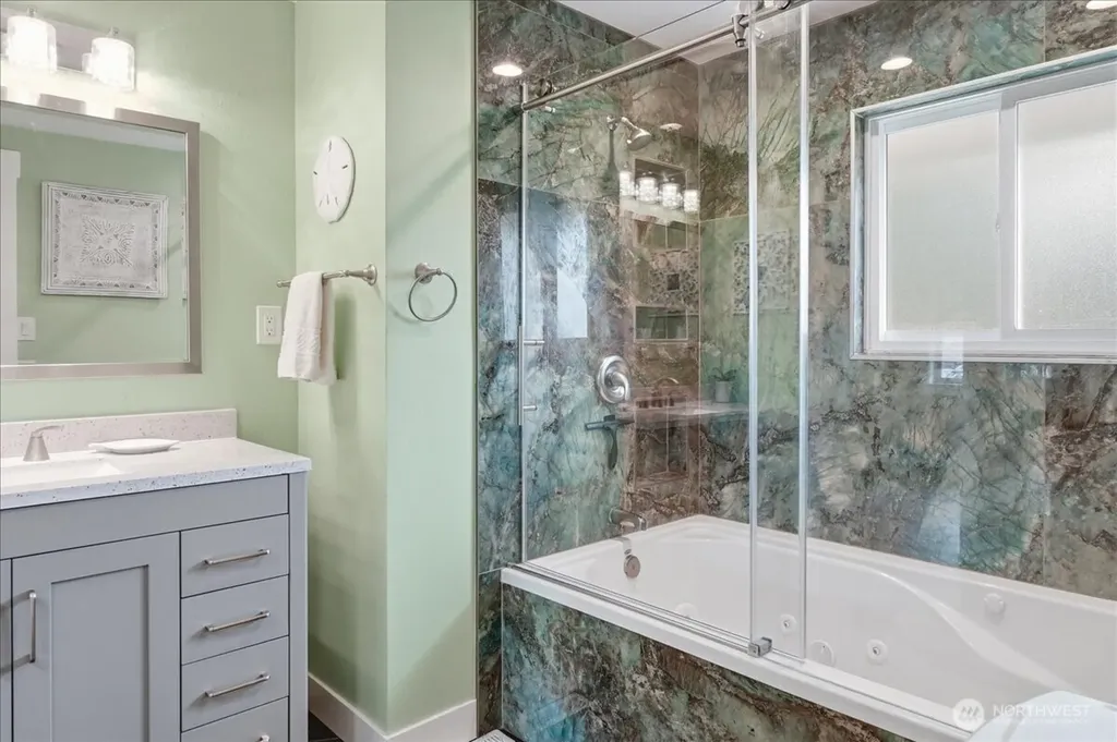 1724 N Narrows Drive Tacoma WA 98406